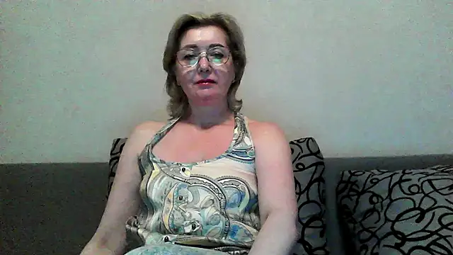 IrynaMolbertx online show from March 19, 2026, 5:02 pm