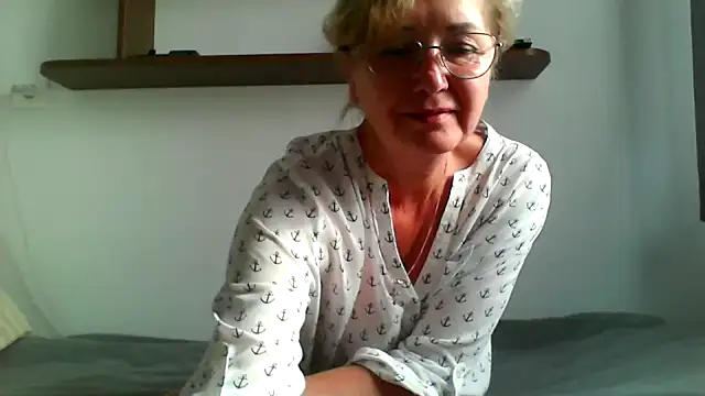 IrynaMolbertx online show from September 28, 2025, 1:18 pm