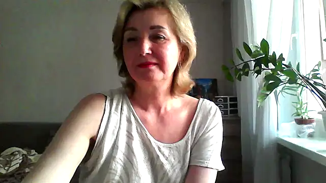 IrynaMolbertx online show from March 18, 2026, 2:19 pm