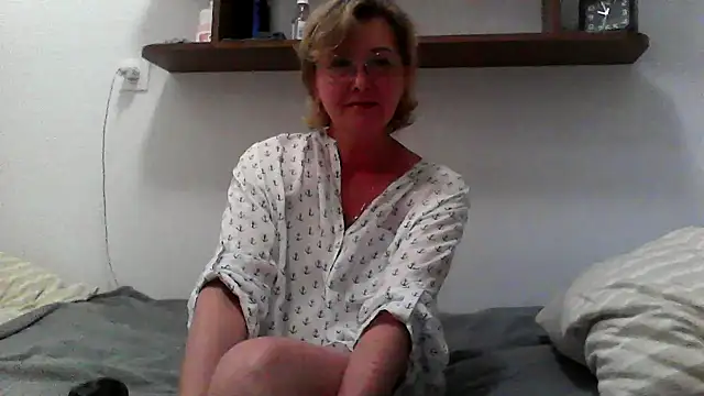 IrynaMolbertx online show from September 15, 2025, 7:58 pm