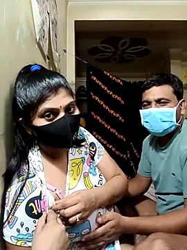 reena502 online show from September 18, 2025, 4:43 pm