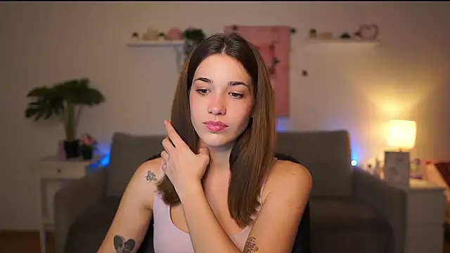 kissie cat online show from December 4, 2025, 2:05 pm