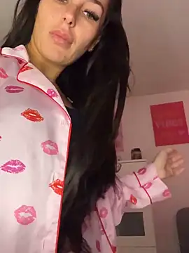 Snapshot of Rosieredxox chatting on February 17, 2026, 7:05 am Rosieredxox online show from February 17, 2026, 7:05 am