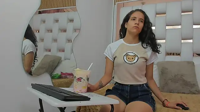 MiaCours online show from October 12, 2025, 2:07 pm