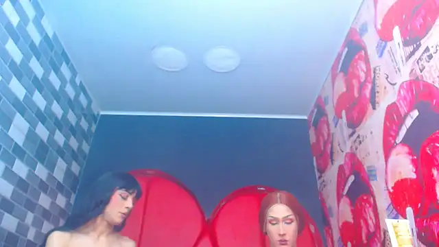 julessxcharlotte online show from November 26, 2025, 2:06 pm