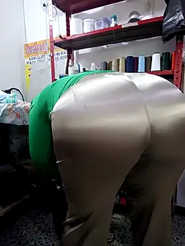 Mia-Glow online show from December 4, 2025, 12:04 pm