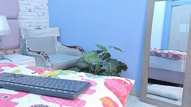 XimenaRougge online show from September 13, 2025, 8:31 pm