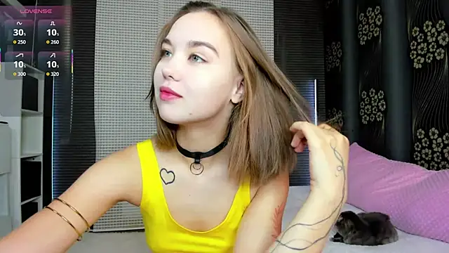 KayleenCurtis online show from August 5, 2026, 4:17 am