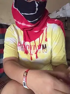 Snapshot of crazy111girl chatting on February 5, 2026, 5:14 am crazy111girl online show from February 5, 2026, 5:14 am