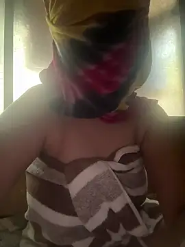 Snapshot of crazy111girl chatting on February 20, 2026, 8:16 am crazy111girl online show from February 20, 2026, 8:16 am