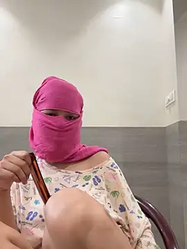 Snapshot of crazy111girl chatting on April 2, 2026, 9:27 am crazy111girl online show from April 2, 2026, 9:27 am