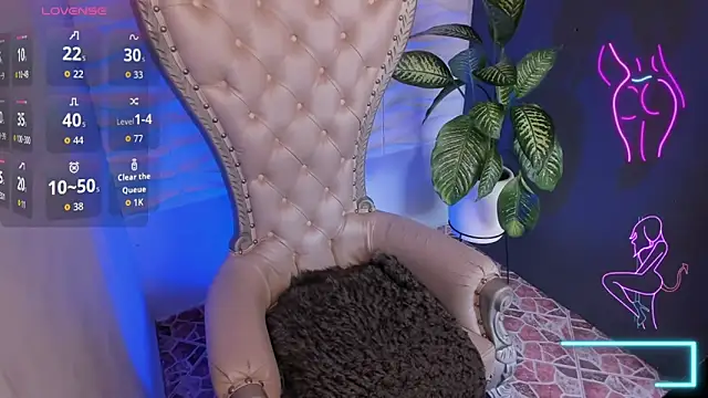 April  foxx online show from November 25, 2025, 12:38 pm