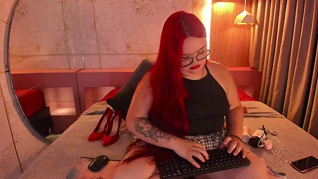 Lushi Love online show from May 4, 2026, 3:32 am