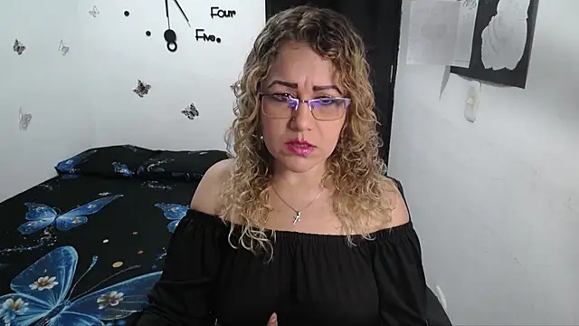 Skarleth Diaz online show from May 7, 2026, 4:28 am