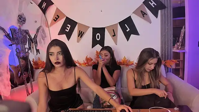 Snapshot of spicy_angels_ chatting on October 9, 2025, 2:56 am spicy angels online show from October 9, 2025, 2:56 am