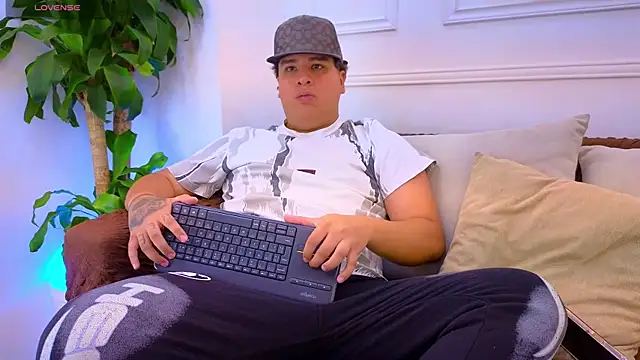 Naim Bennetsex online show from July 28, 2026, 8:52 pm