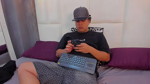 Naim Bennetsex online show from October 3, 2025, 2:29 pm