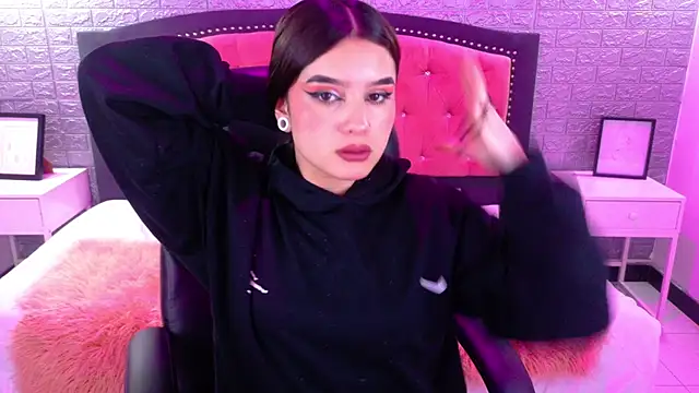 Natalie loffreda online show from September 26, 2025, 2:51 am