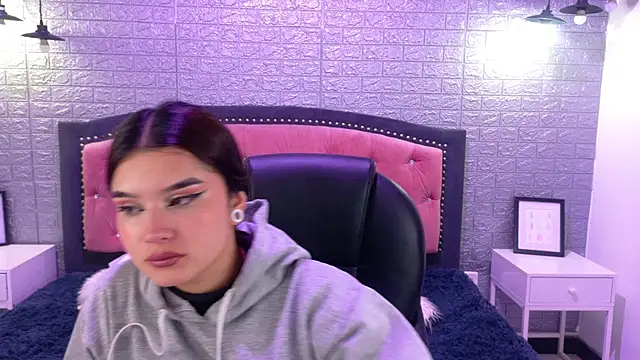 Natalie loffreda online show from September 12, 2025, 2:55 am