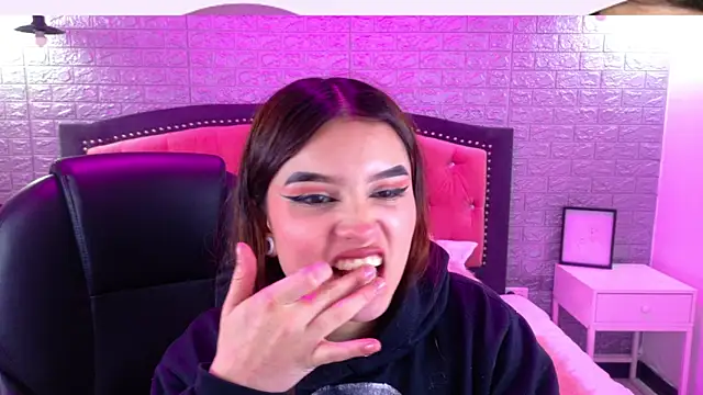 Natalie loffreda online show from September 25, 2025, 2:50 am