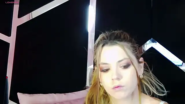 Breezelle online show from September 27, 2025, 4:07 am