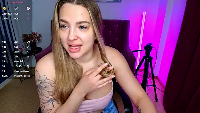 Emma  Ross online show from June 13, 2026, 1:14 am