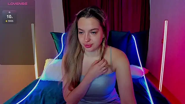 Emma  Ross online show from September 12, 2025, 3:17 am