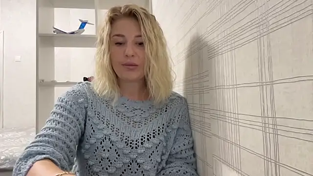 Blondie xoxoxo online show from September 17, 2025, 9:22 am