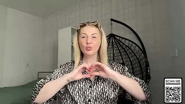 Blondie xoxoxo online show from April 29, 2026, 9:35 am