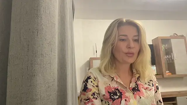 Blondie xoxoxo online show from September 16, 2025, 8:48 am