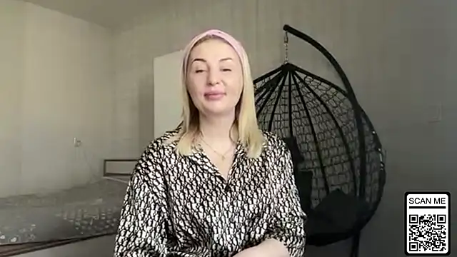Blondie xoxoxo online show from May 5, 2026, 6:49 am