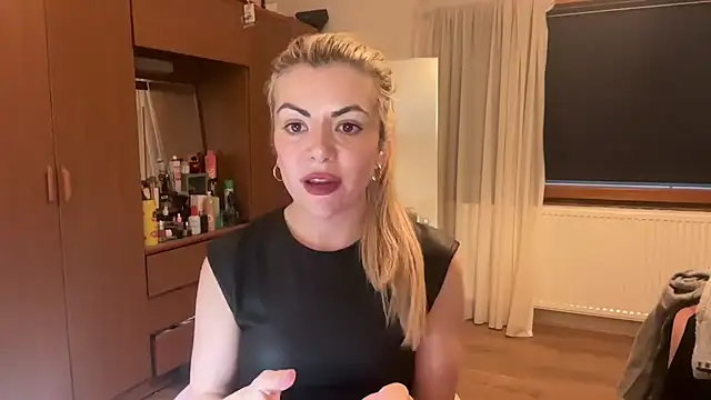 princess17 online show from October 13, 2025, 5:25 pm