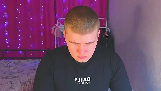 Snapshot of kittenmurr chatting on March 31, 2026, 1:46 pm kittenmurr online show from March 31, 2026, 1:46 pm