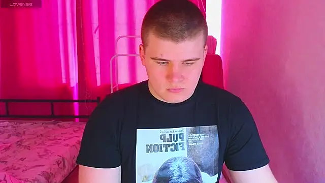 Snapshot of kittenmurr chatting on April 4, 2026, 1:56 am kittenmurr online show from April 4, 2026, 1:56 am