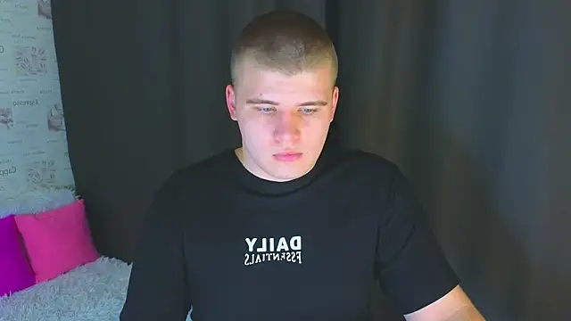 kittenmurr online show from October 7, 2025, 3:57 pm