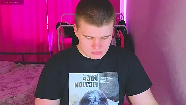 Snapshot of kittenmurr chatting on March 17, 2026, 6:05 am kittenmurr online show from March 17, 2026, 6:05 am