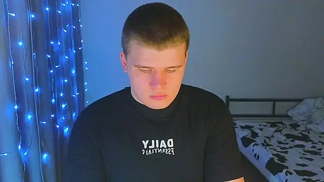 kittenmurr online show from November 28, 2025, 9:26 pm