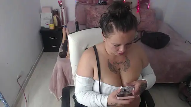 patty squirt  online show from April 24, 2026, 11:34 am