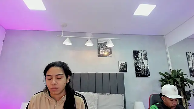 violet and myers online show from November 4, 2025, 11:25 am