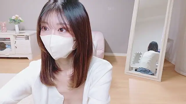 Yuna-ch online show from April 3, 2026, 5:52 pm