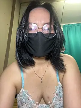 melyiaaa online show from February 7, 2026, 3:42 pm