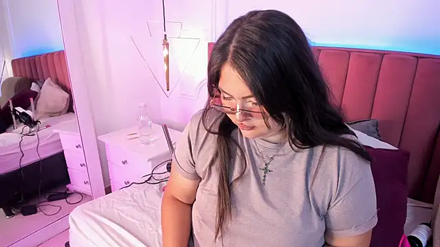 Tessa Sinclaire online show from April 23, 2026, 9:38 pm