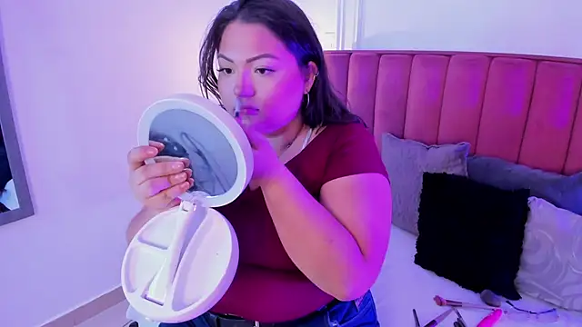 Tessa Sinclaire online show from September 18, 2025, 9:51 pm