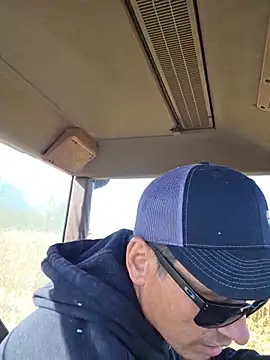 twistafatpipe online show from October 24, 2025, 4:39 pm