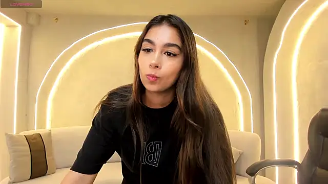 VeronicaBlue online show from December 19, 2025, 1:35 pm