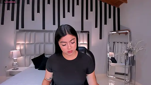 Snapshot of NataliaGaret chatting on March 7, 2026, 2:29 am NataliaGaret online show from March 7, 2026, 2:29 am