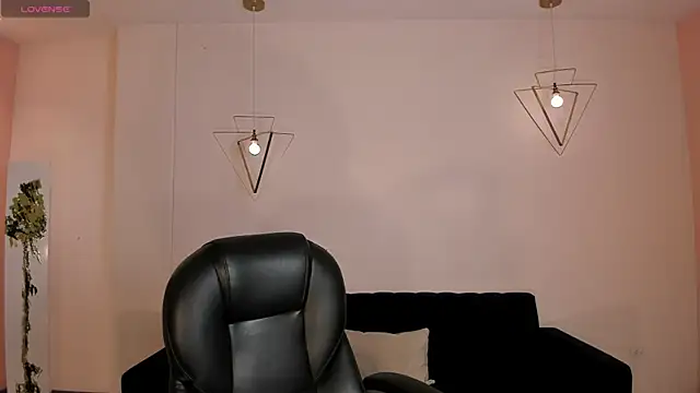 NataliaGaret online show from May 6, 2026, 9:57 am