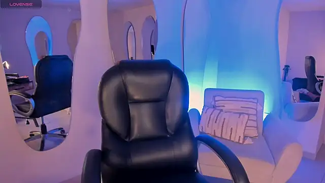 AyshelBrown online show from October 16, 2025, 4:21 am