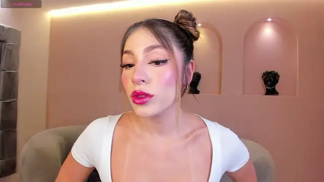 MaddisonTaylor1 online show from September 30, 2025, 8:04 pm