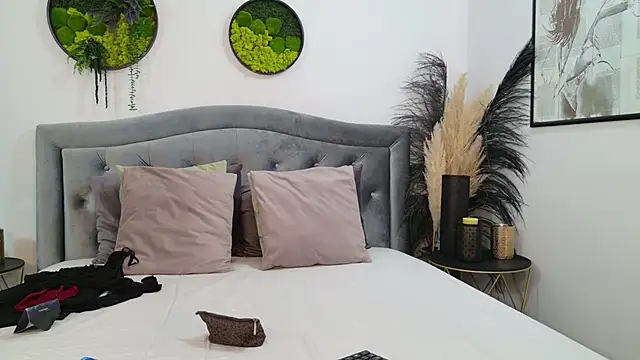 NathaliaNat online show from December 19, 2025, 2:59 am